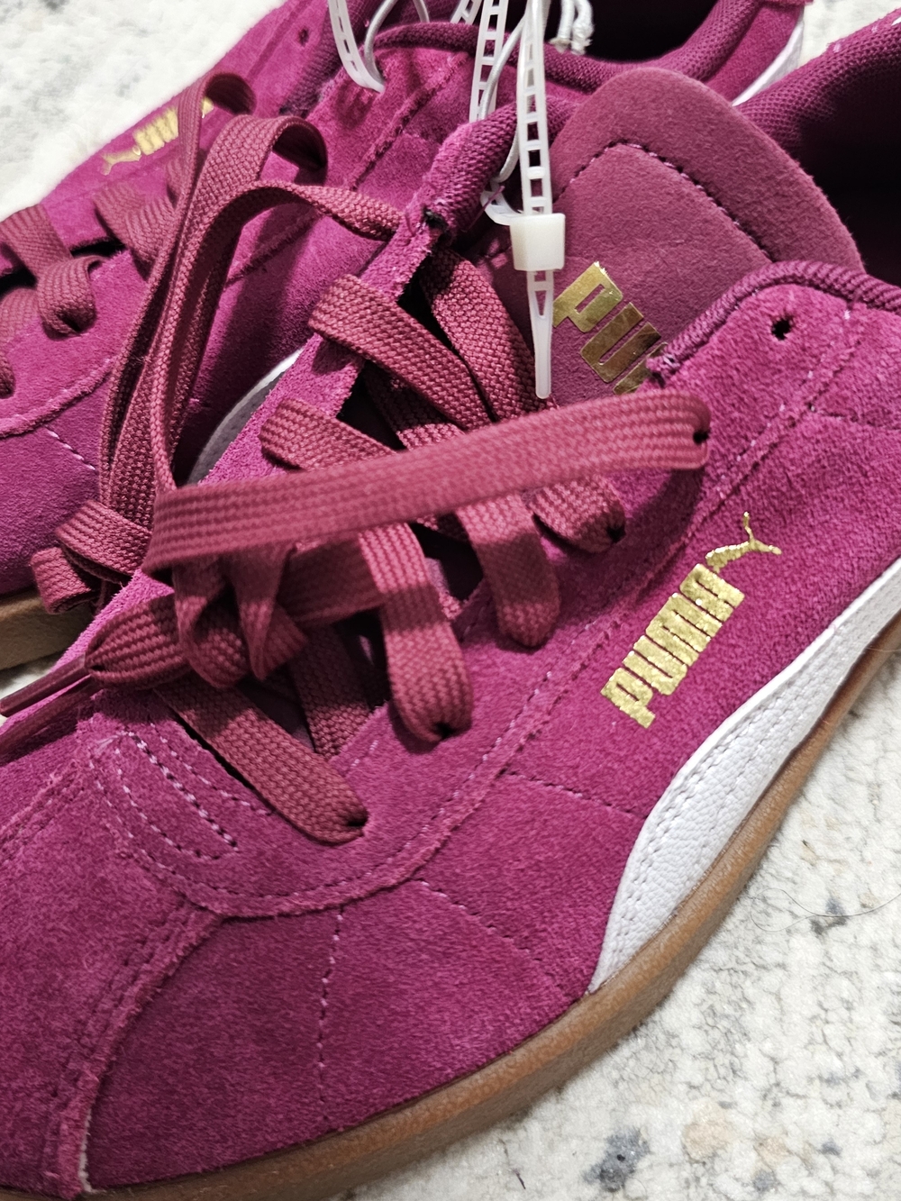 PUMA Women’s Suede Classic Sneaker - Berry/White Size 5 - Picture 6 of 6